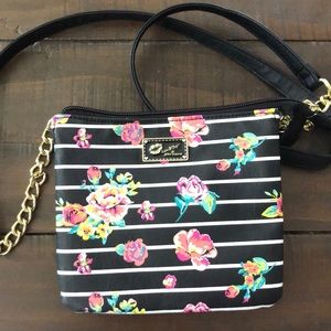 Betsy Johnson purse excellent condition